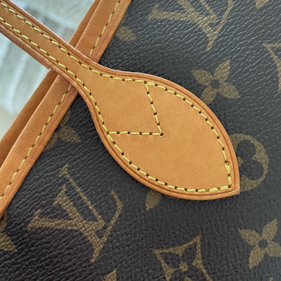 Louis Vuitton Neverfull MM Cerise - Picture 2 of 16